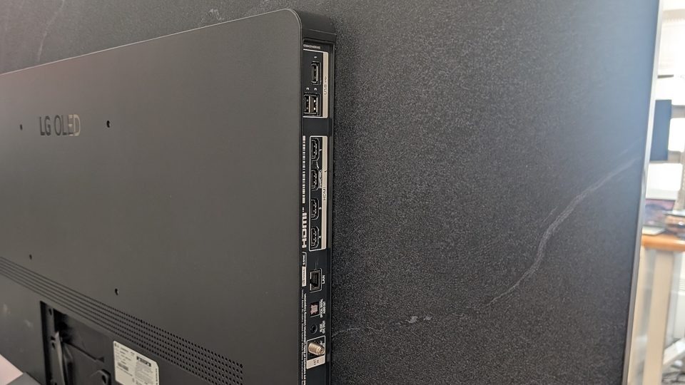 Задня панель телевізора LG OLED 83 C5